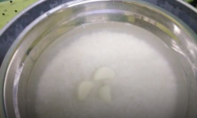 Bawang putih dimasukkan ke dalam beras sebelum memasak nasi