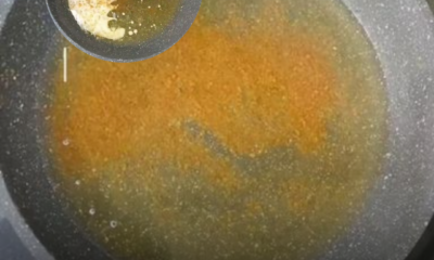 Campuran tepung jagung digunakan untuk membersihkan minyak masak terpakai dengan menyerap sisa makanan dan kotoran dalam minyak goreng.
