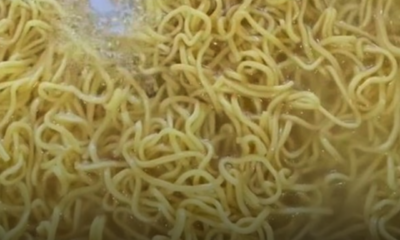 Petua mudah hilangkan rasa kapur pada mi kuning dengan merendam bersama air dan sedikit gula sebelum dimasak.