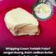 Whipping cream yang terlebih putar sehingga terpisah menjadi butter dan buttermilk.